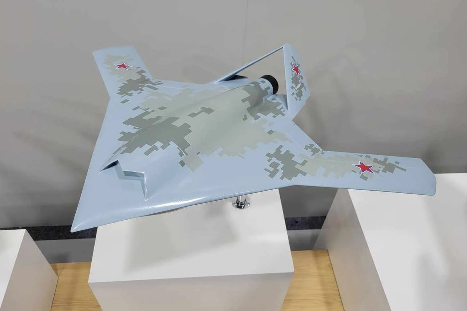 Drone embarcado de reabastecimento aéreo da MiG (vk.com/pakfa)