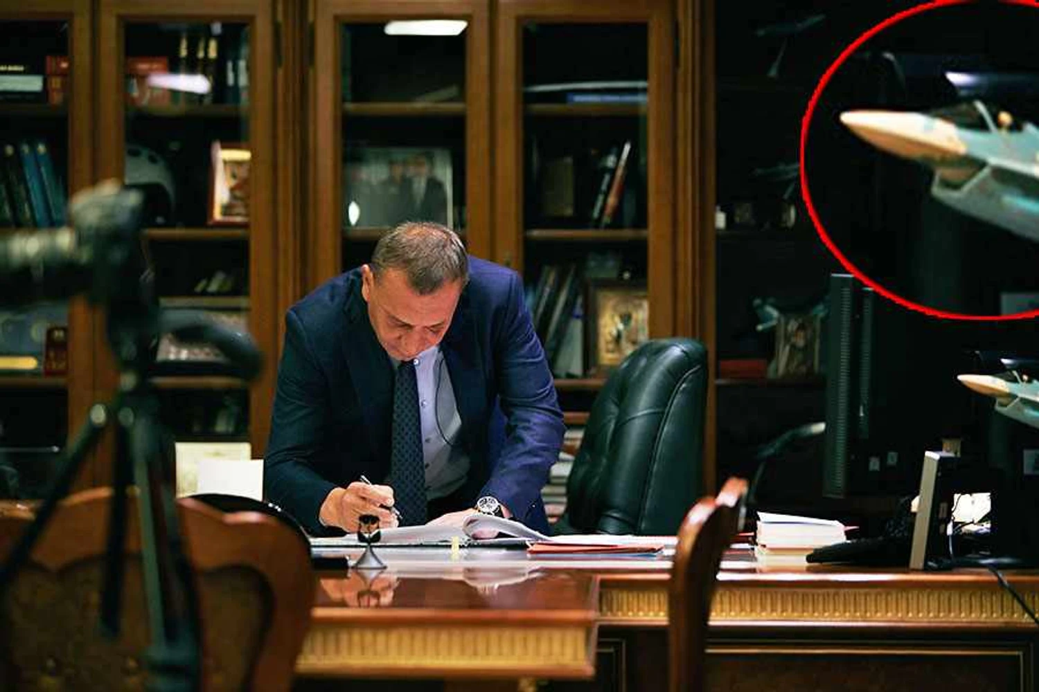 A maquete do "Checkmate" aparece na foto da Rostec de dezembro (Rostec)