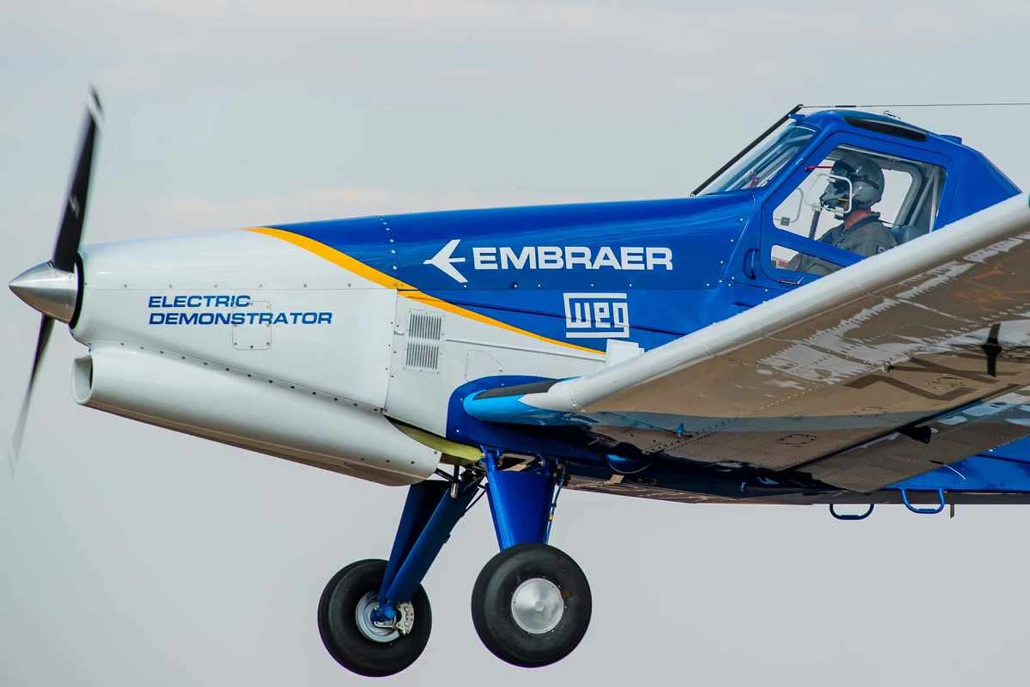 Embraer inicia testes de voo com seu primeiro avião elétrico