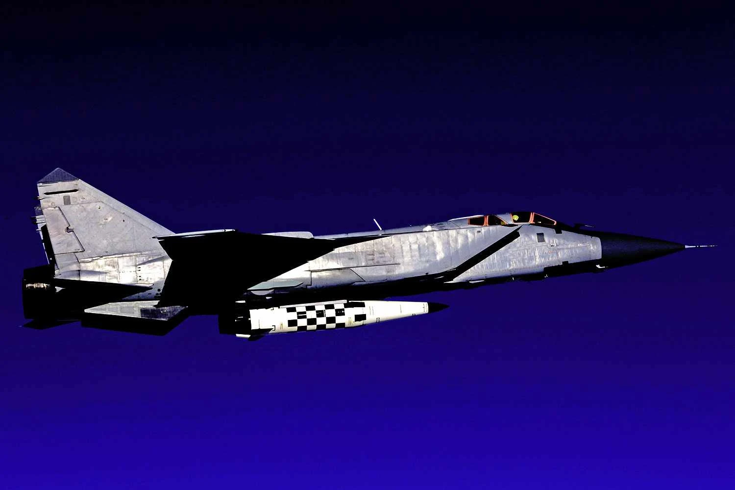Um MiG-31K, versão adapatada para transportar o míssil hipersônico Kinzhal (MiG)