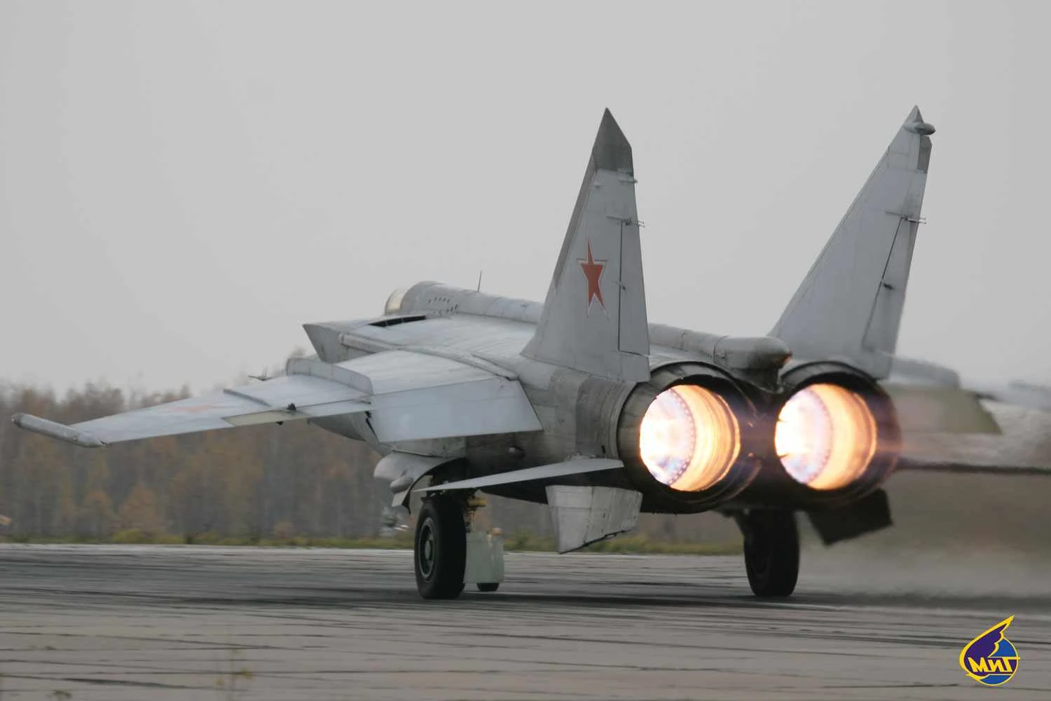 Rússia amplia modernização do MiG-31 enquanto pensa em novo caça