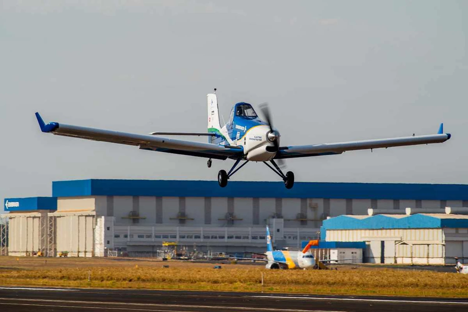 O demonstrador elétrico é baseado no avião agrícola Ipanema, o produto mais antigo da Embraer ainda em produção (Embraer)