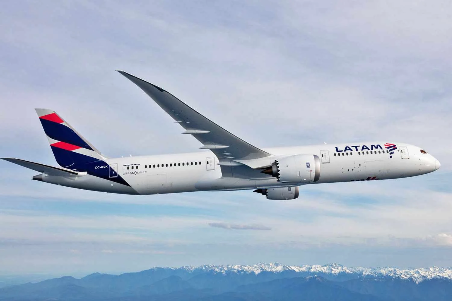 LATAM Brasil firma acordo interline com AEGEAN Airlines, ampliando conexões entre Brasil e Grécia