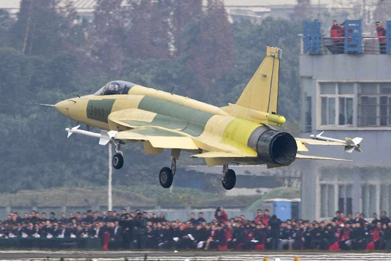 O primeiro protótipo do caça JF-17 do Bloco III (Reprodução)