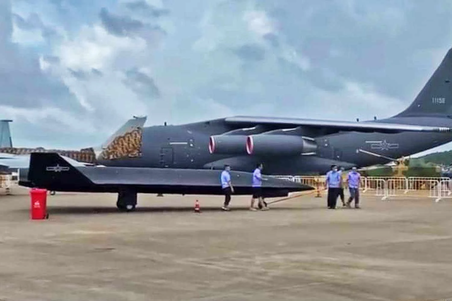 O avião não-tripulado WZ-8 tem capacidade hipersônica