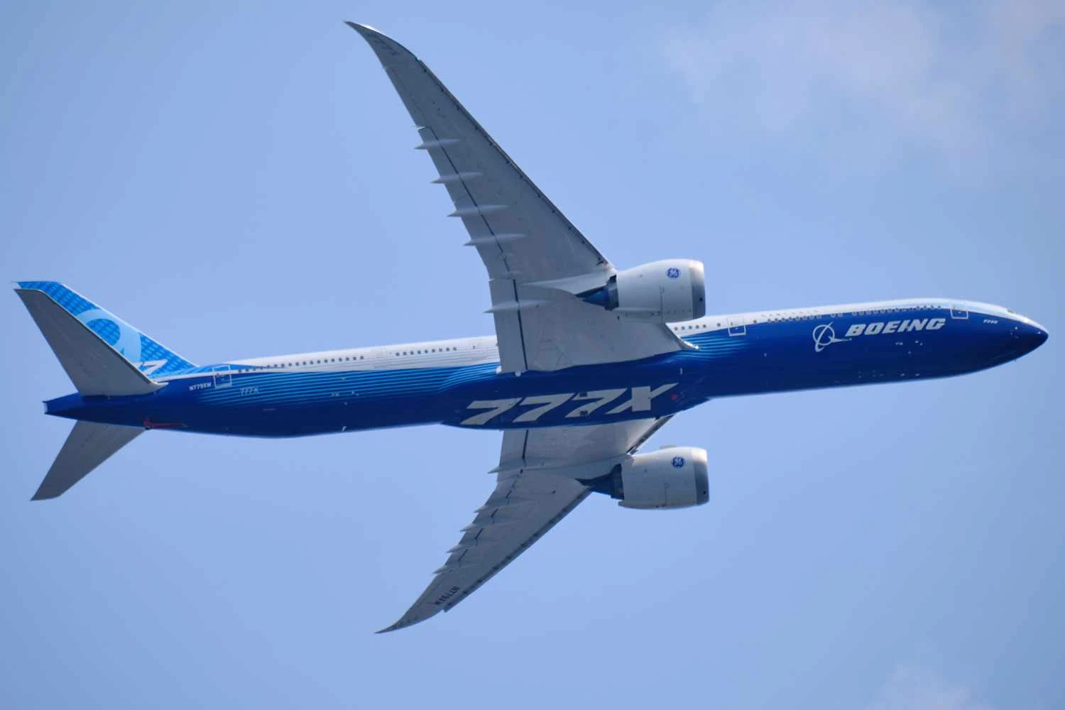 Boeing 777-X (LunchWithaLens)