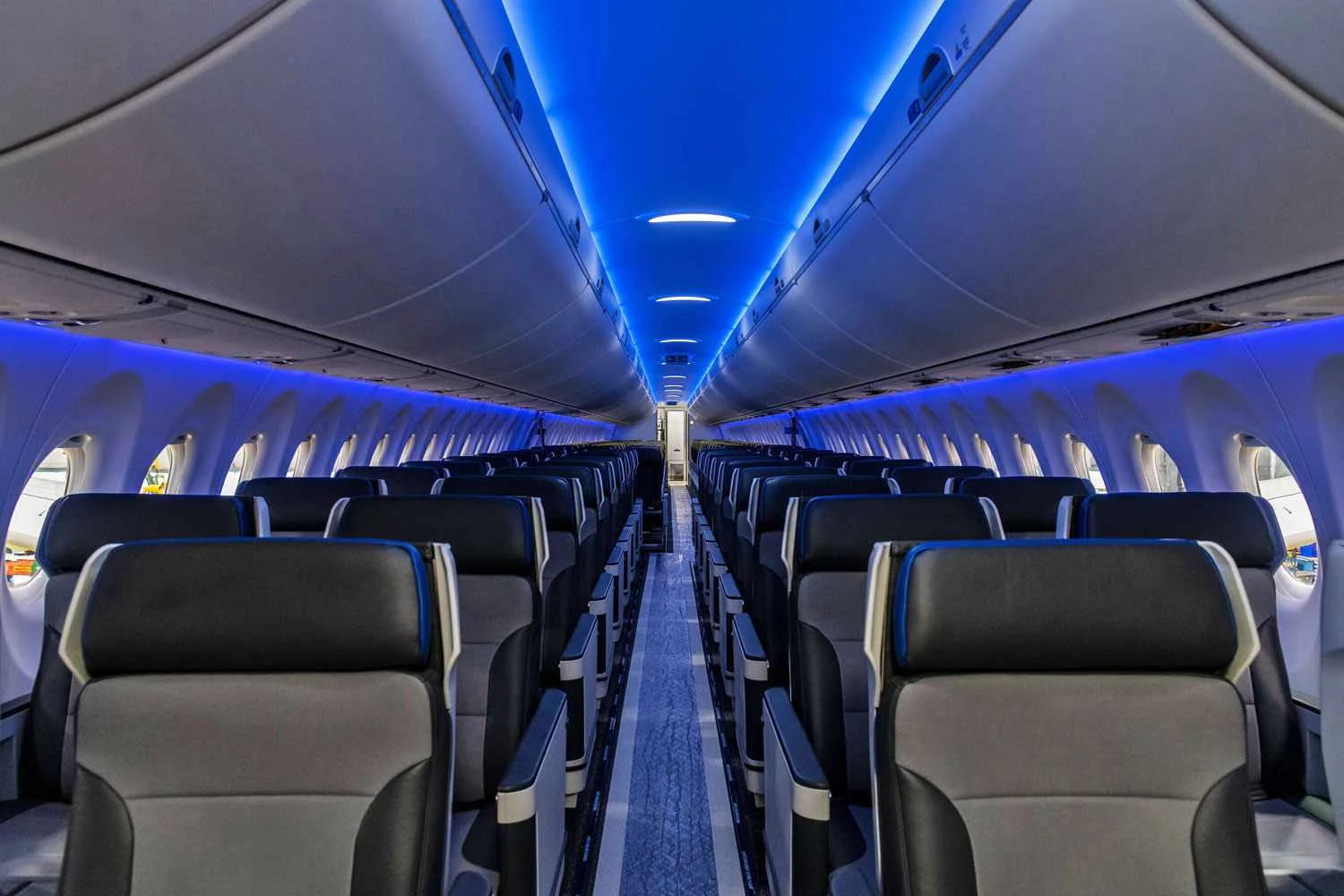 Interior do A220 da Breeze