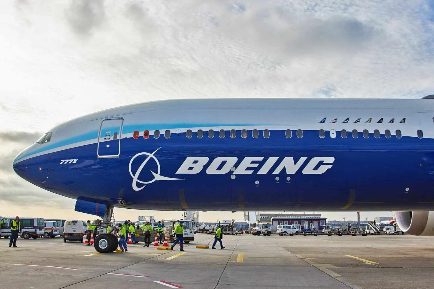 Boeing leva 777-9 está de volta:  widebody se exibirá em voo no Dubai Airshow 2025