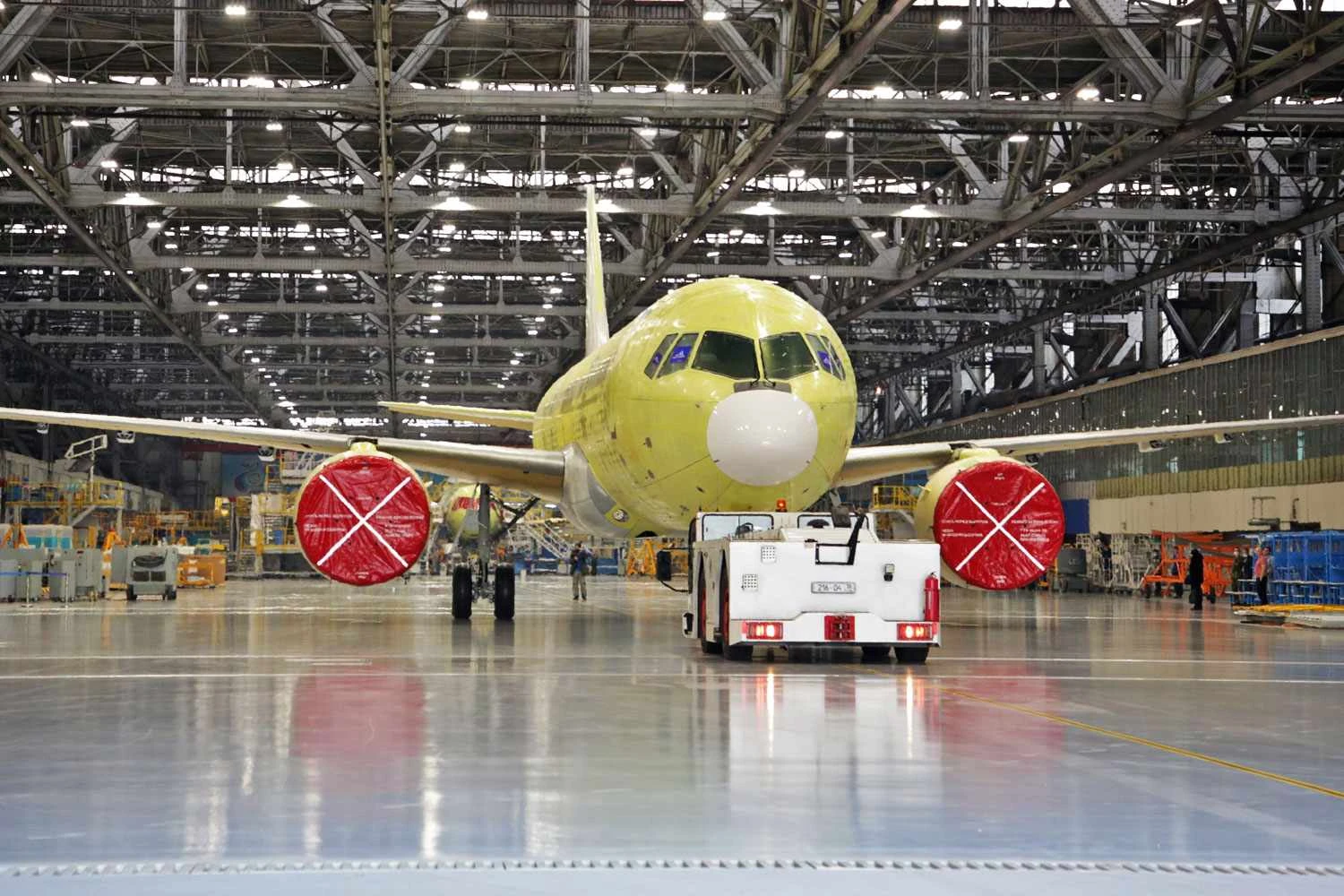 Com capacidade similar a um A320, o MC-21-300 entrará em serviço no 3º trimestre de 2022 (UAC)