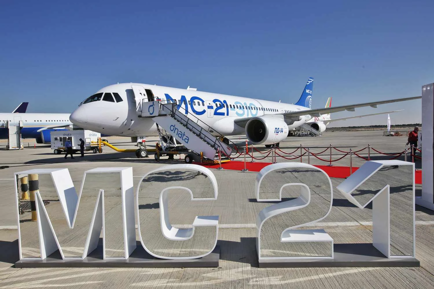 O MC-21-310, com motores PD-14, no evento nos Emirados Árabes Unidos (UAC)