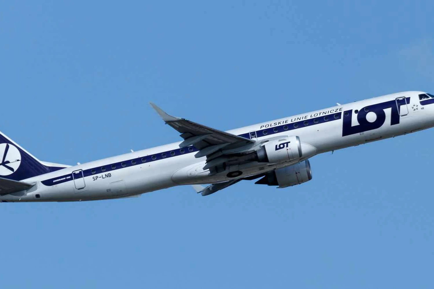 A LOT foi o primeiro operador do E-Jets, em 2004