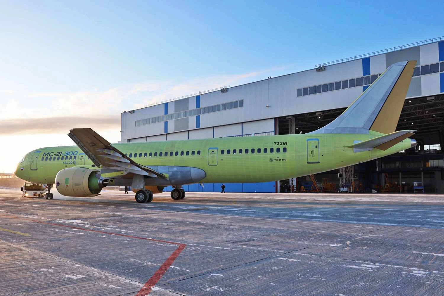 As asas e seção central da fuselagem do MC-21 foram fornecidas pela AeroComposite em substituição à componentes ocidentais