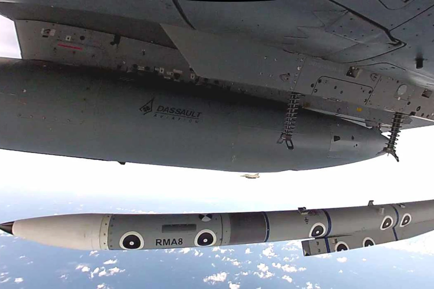 Um Meteor é lançado por um caça Rafale (MBDA)
