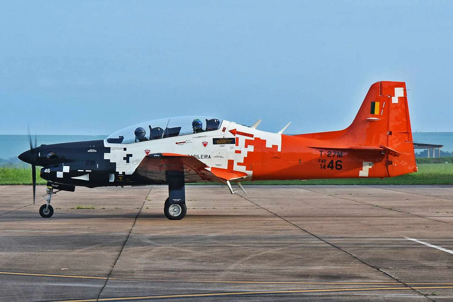 T-27M Tucano inicia operação na Academia da Força Aérea