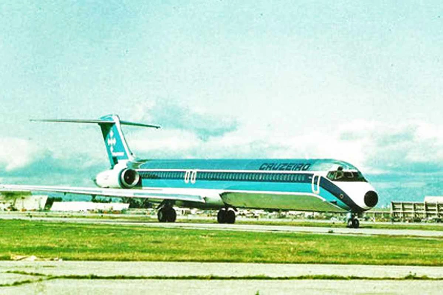 O único MD-82 operado pela Cruzeiro possuía 155 assentos e havia sido produzido originalmente para a Aeromexico (Boeing)