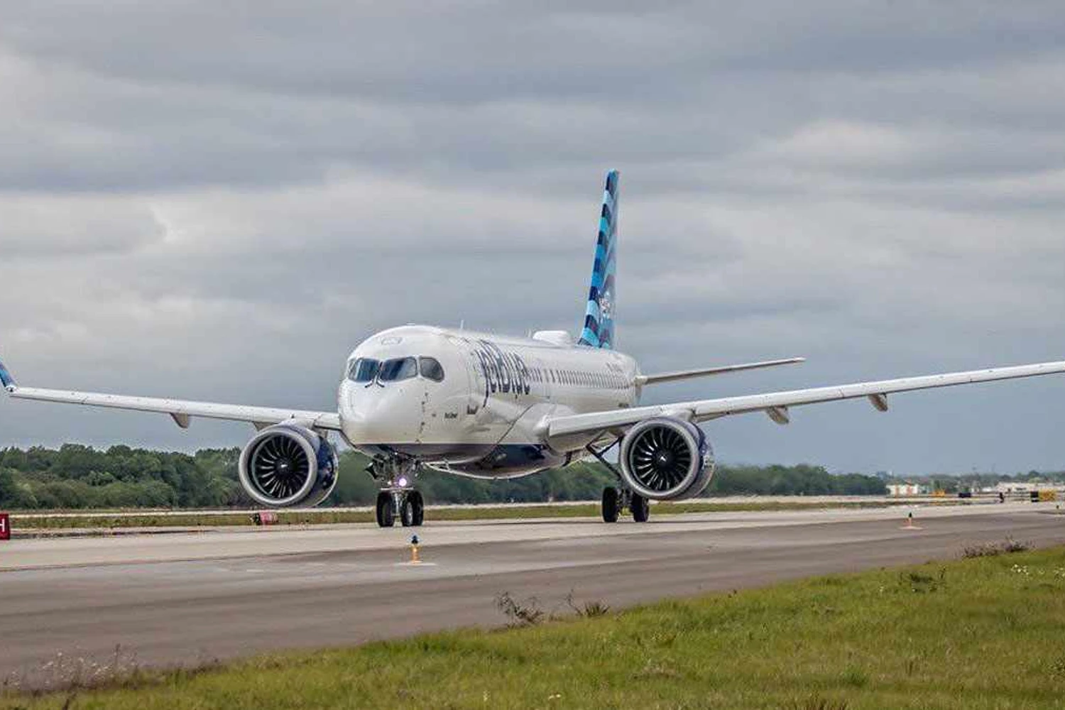 Um dos A220 da JetBlue (Tampa Airport)