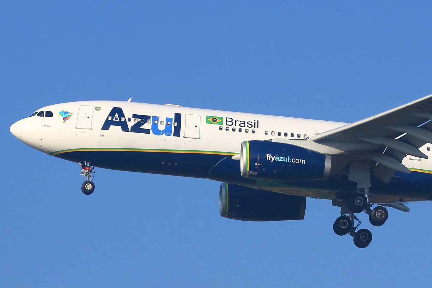 Azul confirma redução de voos para Paris a partir de outubro