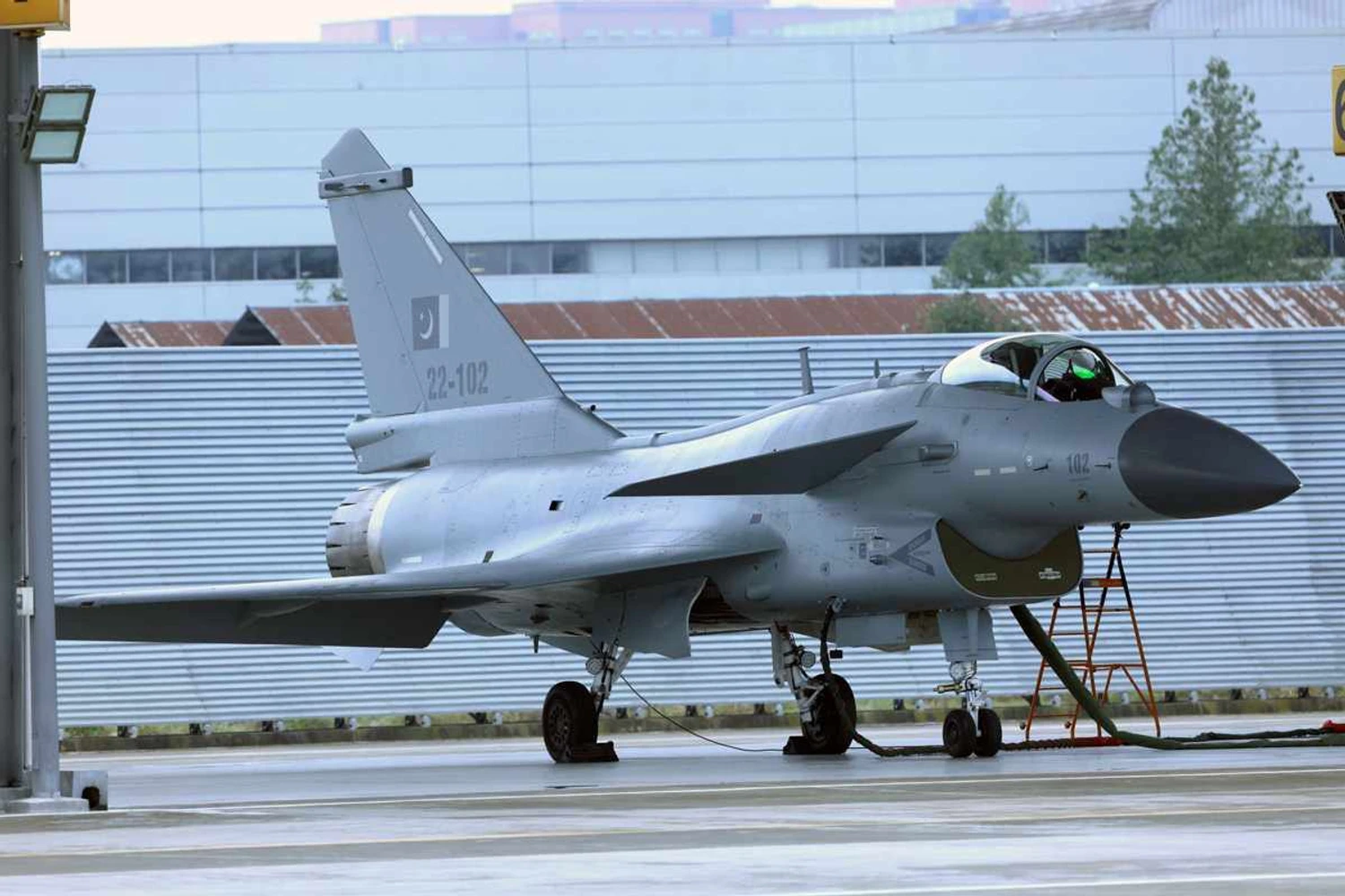 O J-10 é considerado o equivalente chinês ao F-16 dos EUA (PAF)