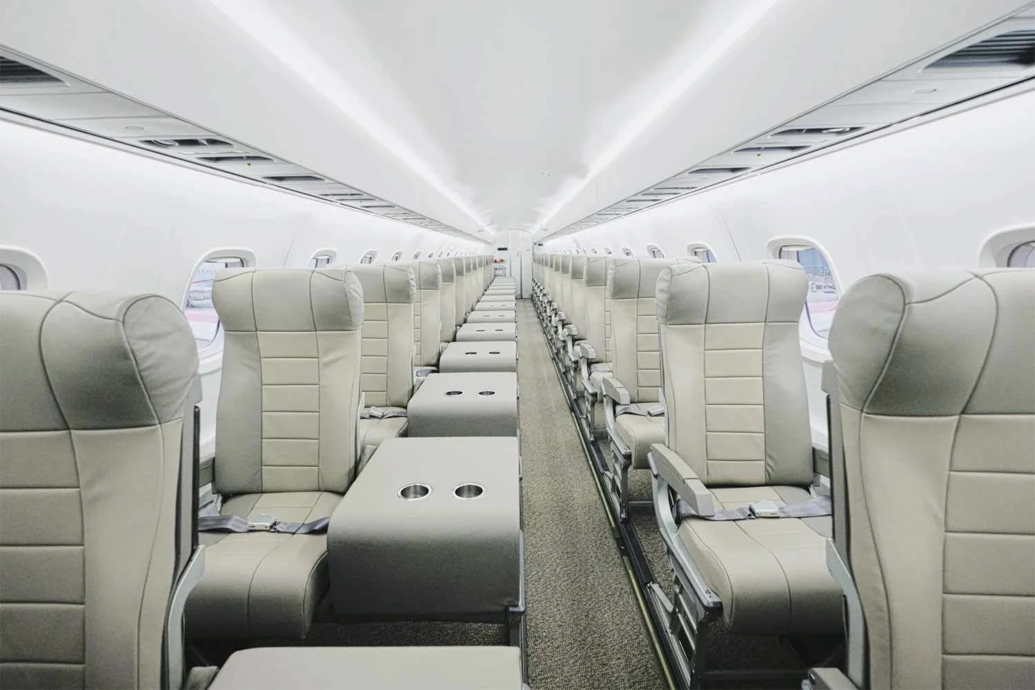 Interior dos jatos ERJ da JSX (Divulgação)