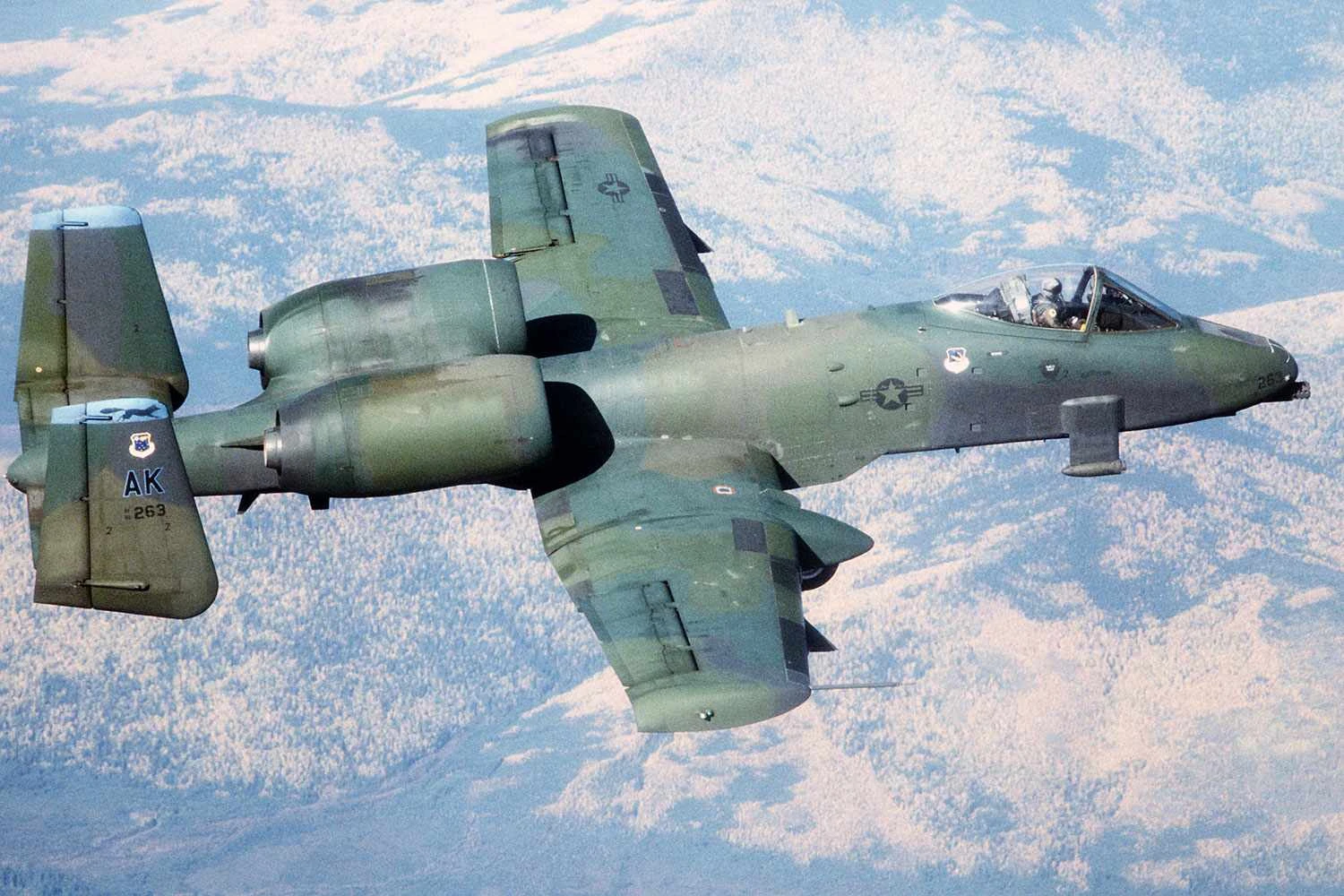 O A-10 foi produzido até  1984, com 714 unidades entregues (Master Sgt. Ed Boyce/USAF)