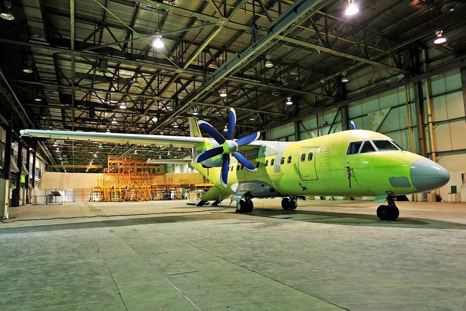 O Simorgh é derivado do An-140, um turboélice de passageiros da Antonov (HESA)