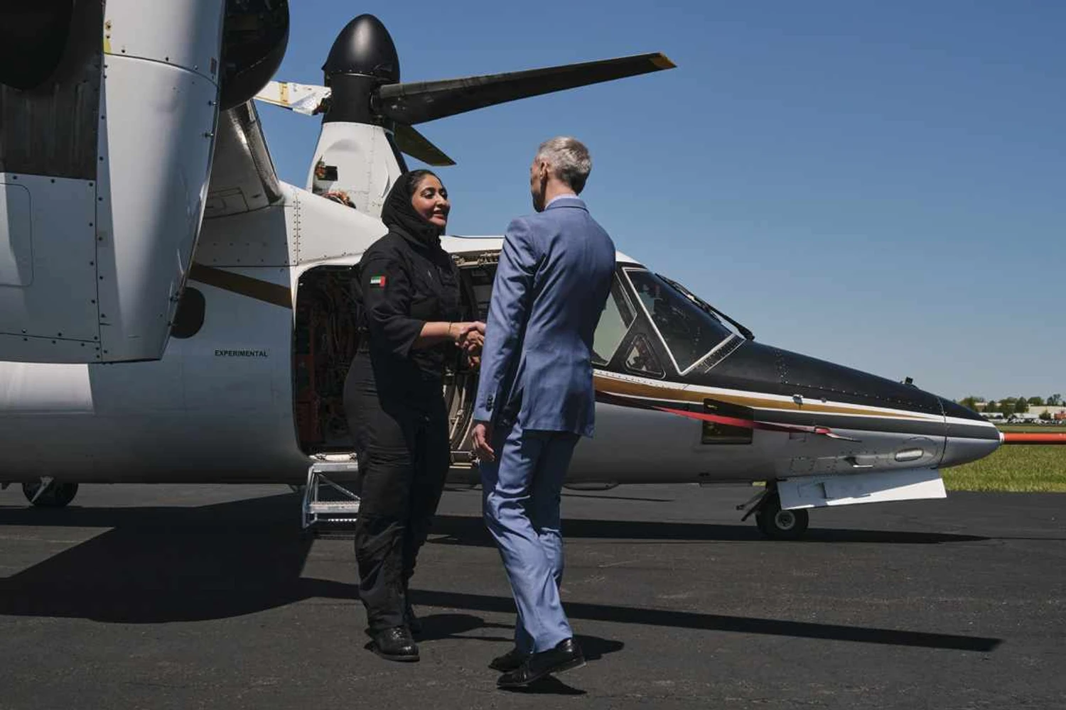 Princesa de Dubai é a primeira mulher a pilotar o tiltrotor AW609
