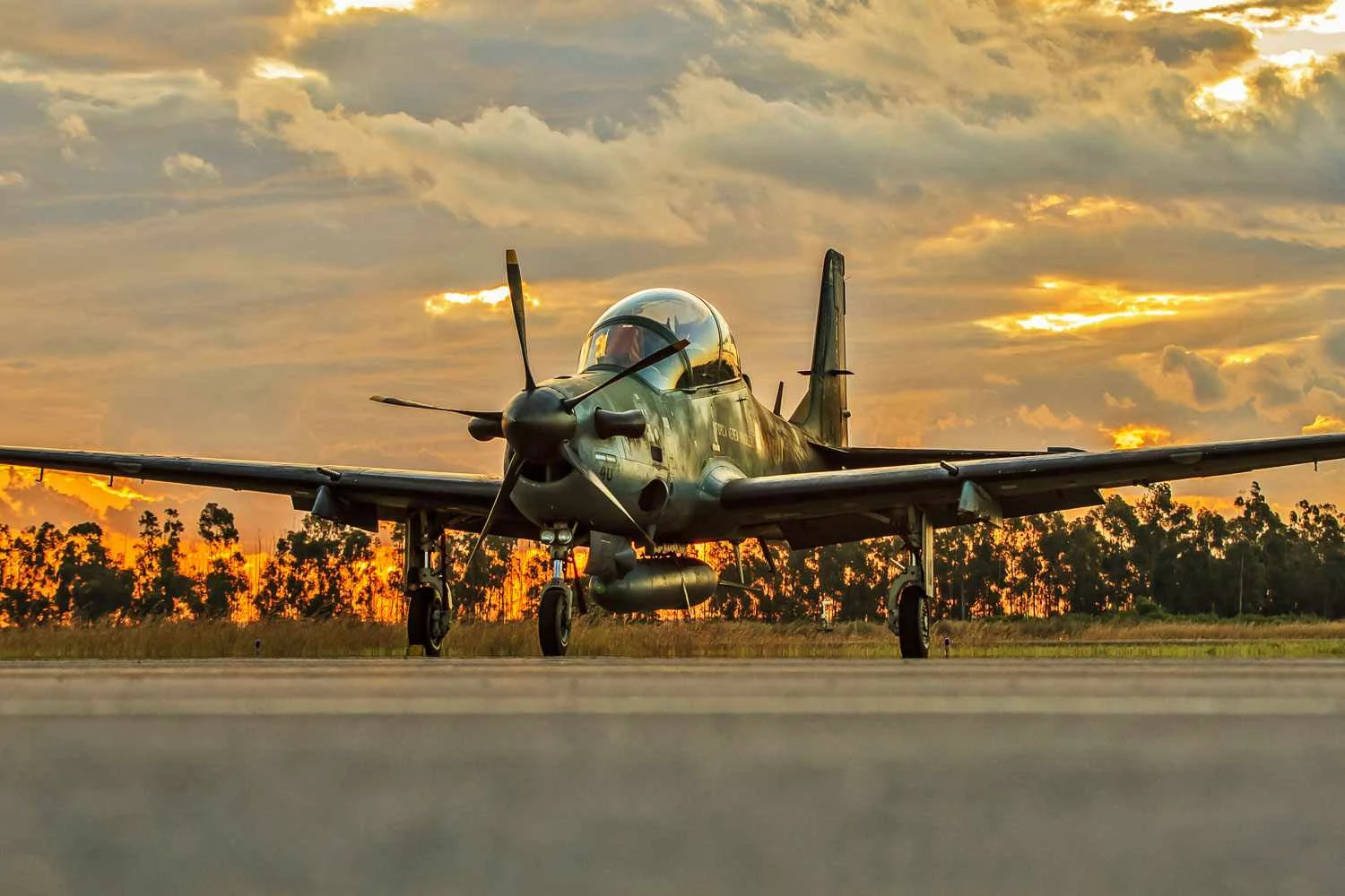 Depois de avaliar o L-39, Uruguai negocia compra de 12 A-29 Super Tucano