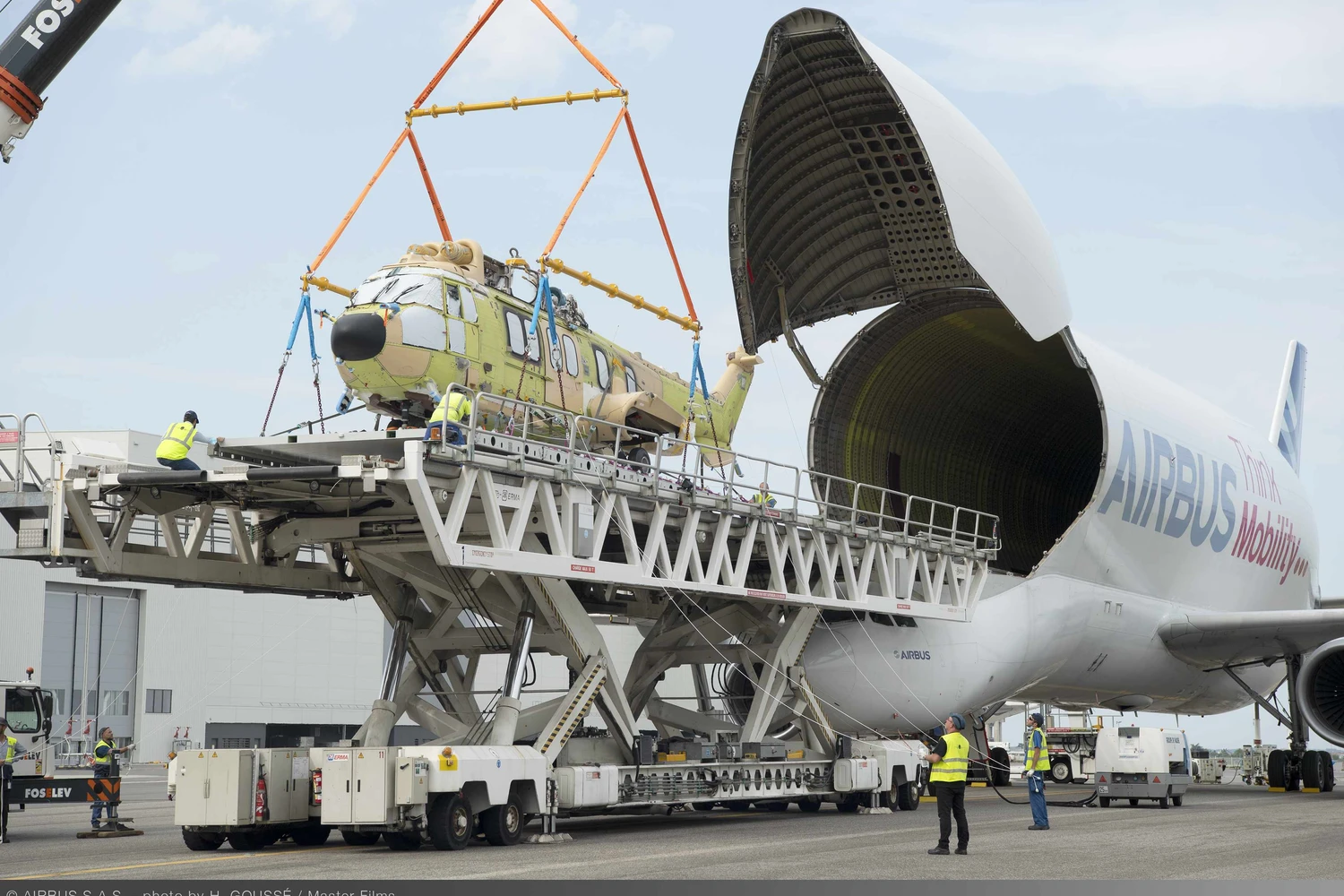 Beluga pode transportar um helicóptero na "barriga"
