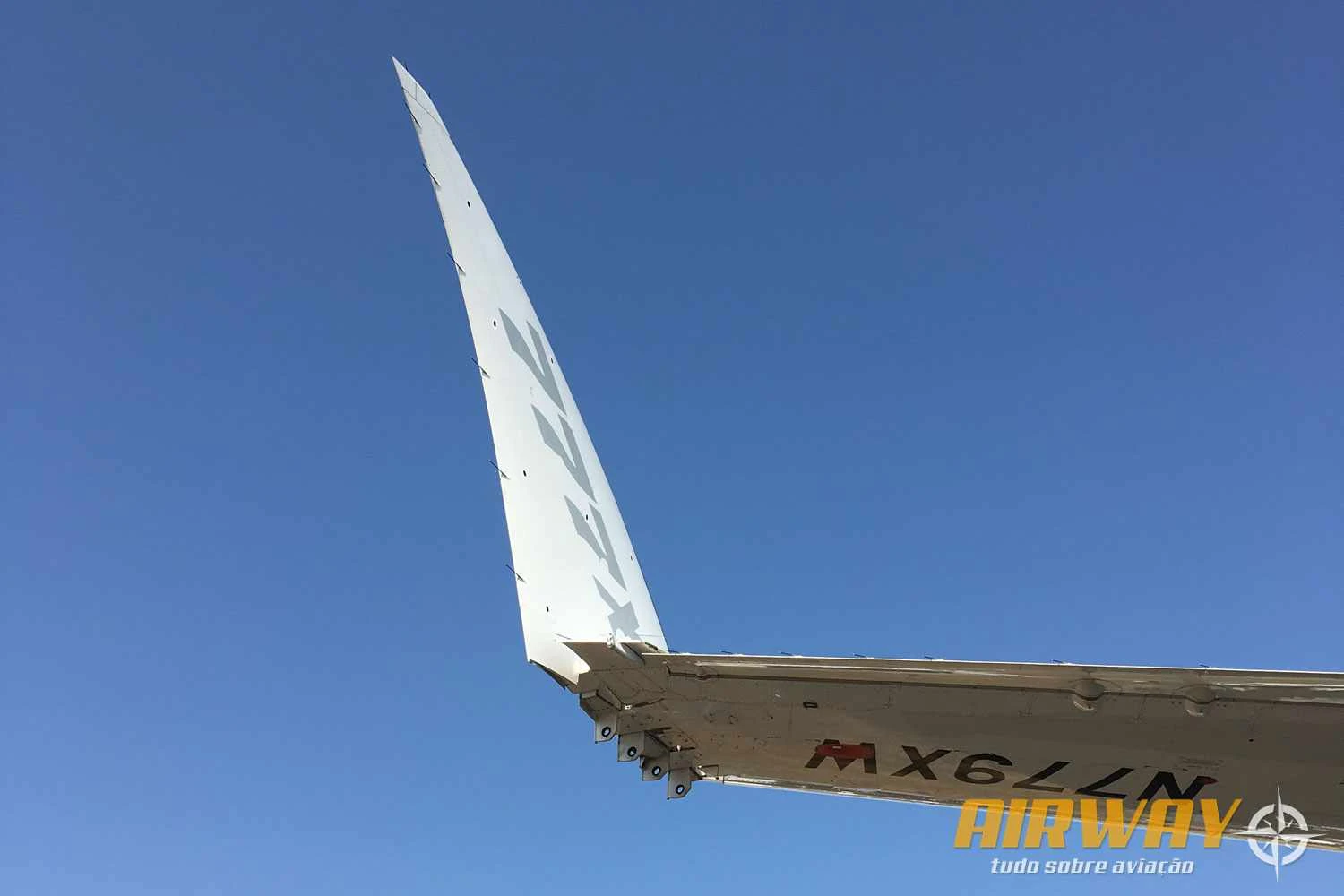 Detalhe da ponta de asa dobrável do 777X