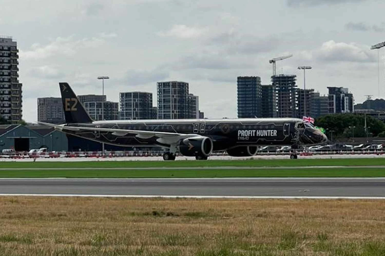 O E195-E2 no London City Airport (Embraer)
