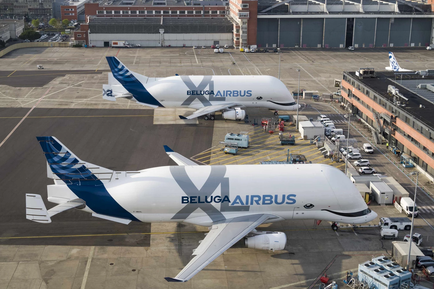 Os dois primeiros Beluga XL lado a lado