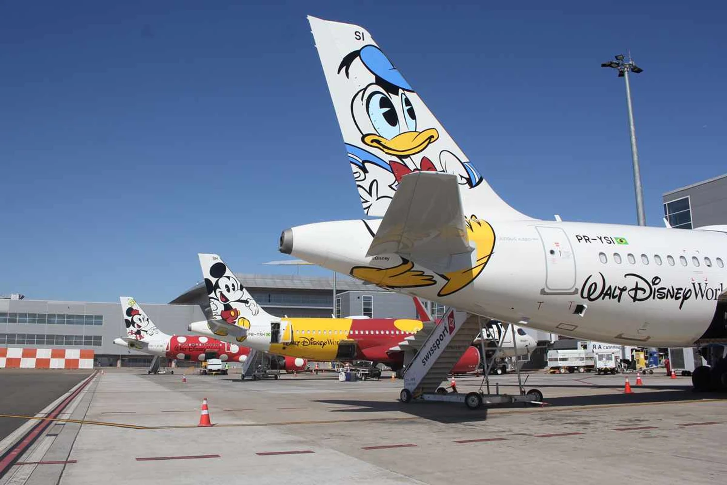 Jatos da família A320neo da Azul com pinturas temáticas da Disney (Azul)