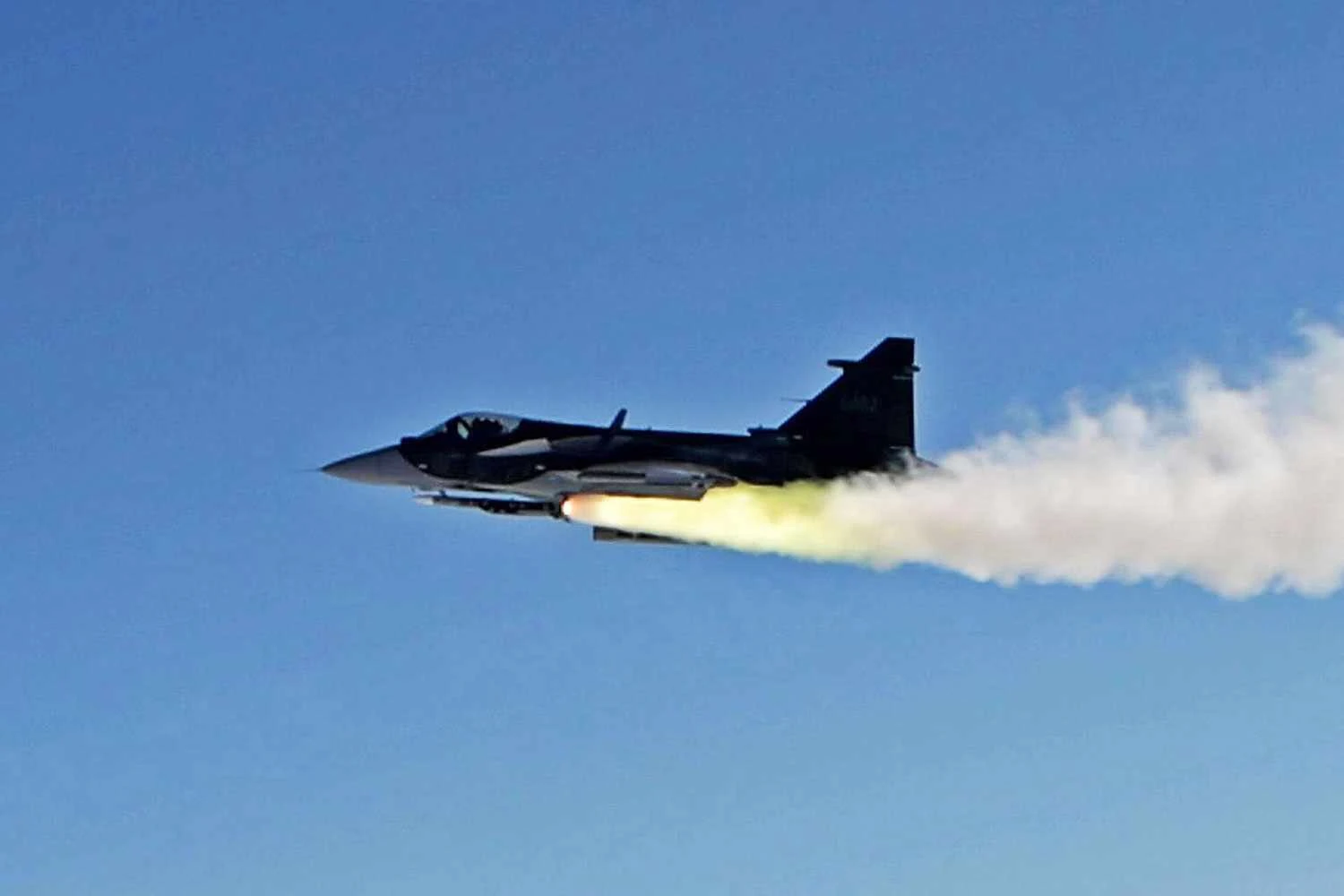 Caça Gripen E lança pela primeira vez o Meteor, míssil ar-ar que será usado pelo Brasil