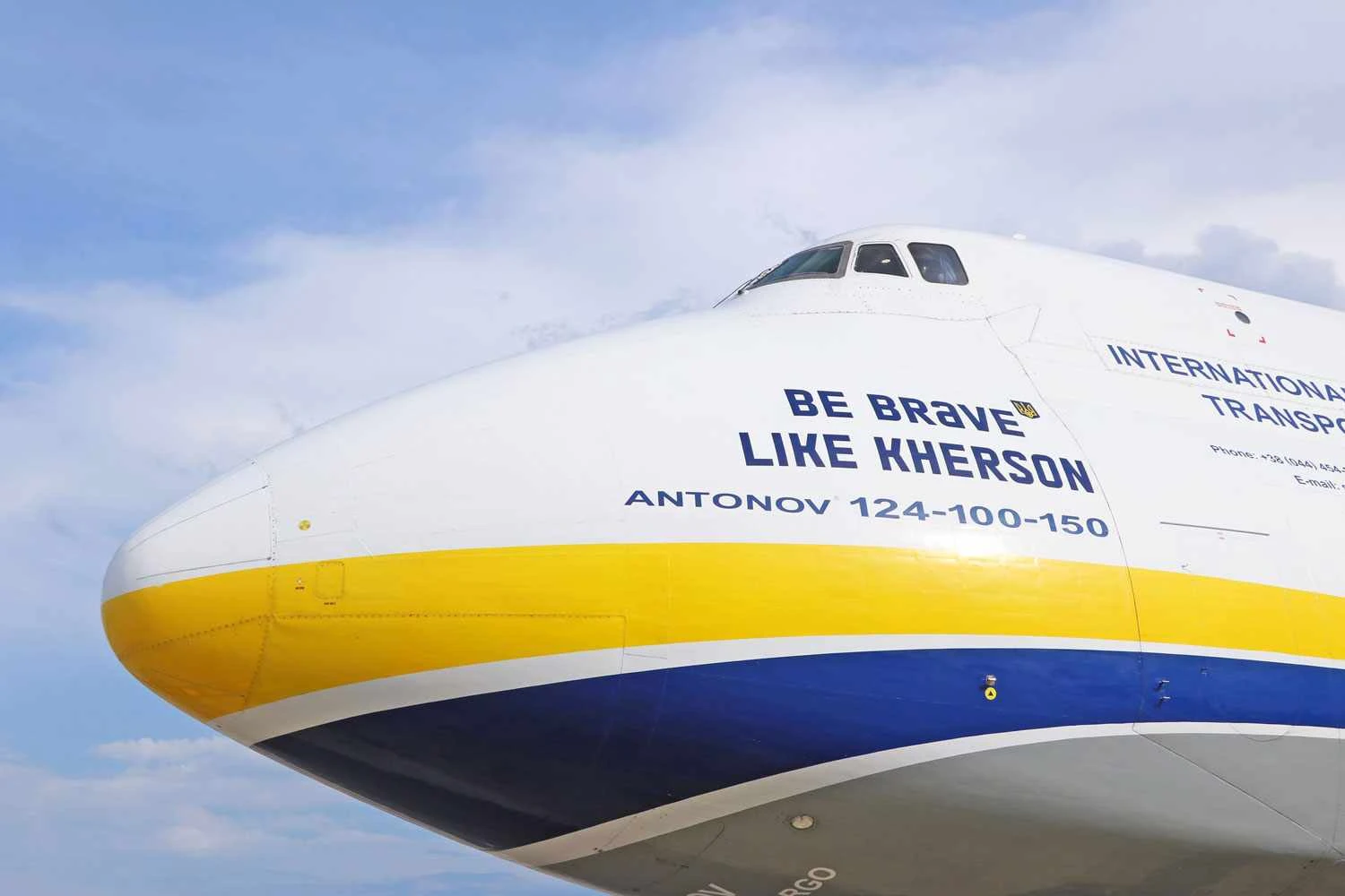A Antonov usou a fuselagem dos An-124 para passar mensagens de apoio à Ucrânia (AIO)