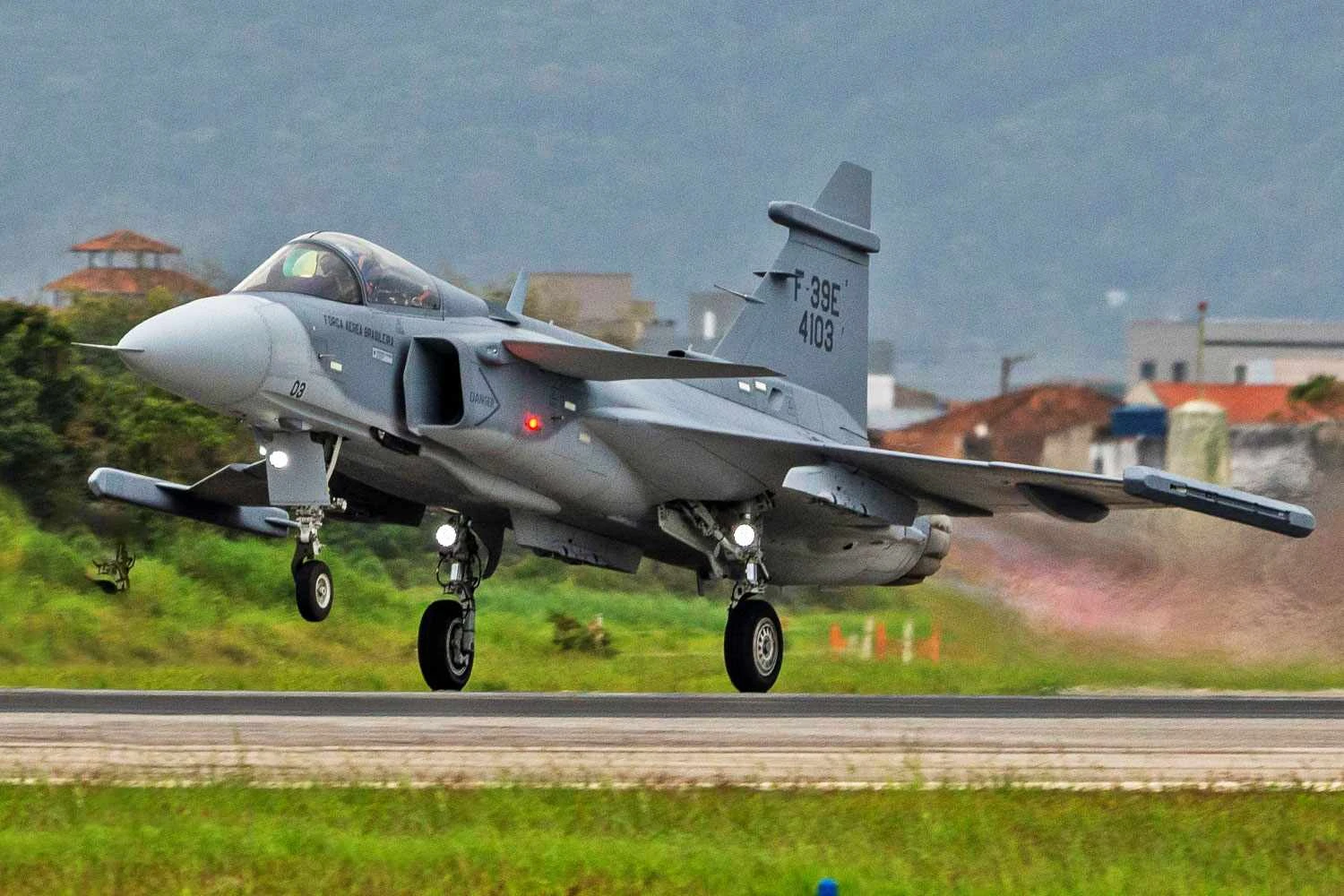 Caça Gripen E decola de Navegantes; FAB já tem quatro caças ativos na frota (Saab/João Paulo Moralez)