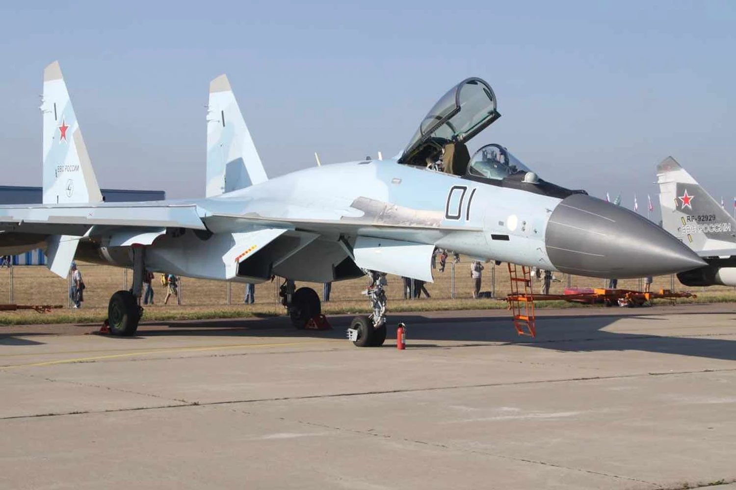 Irã quer caças Sukhoi Su-35 ao lado de seus F-14 Tomcat