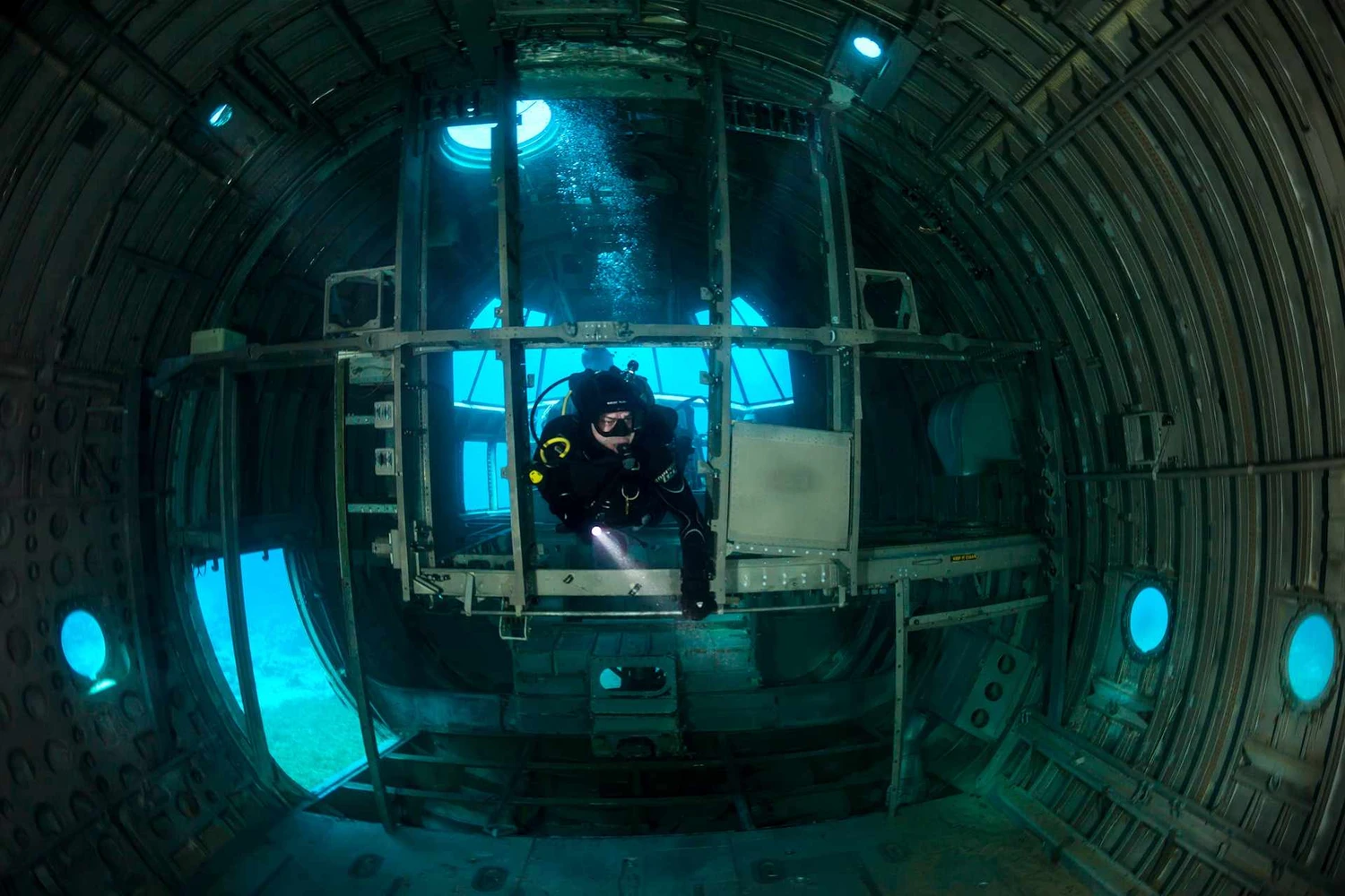É possível passear pelo interior do Hercules C-130 em Aqaba (Aqaba Tourism)