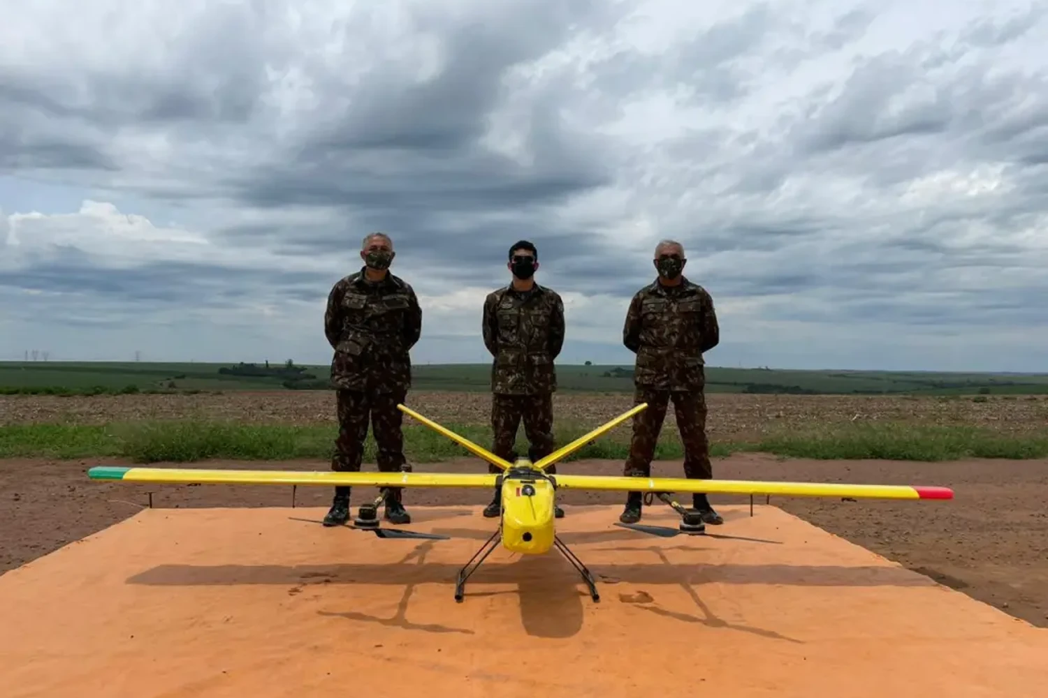 Equipe do Exército em treinamento com Nauru 500C da XMobots (XMobots)