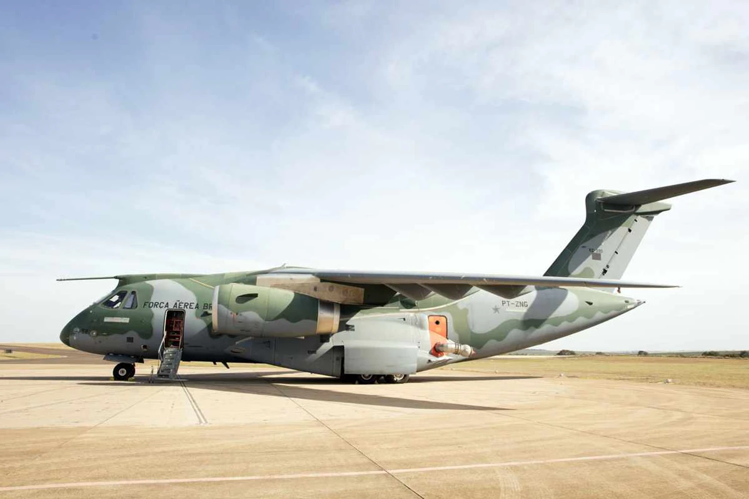KC-390 com o sistema MAFFS II (Embraer)
