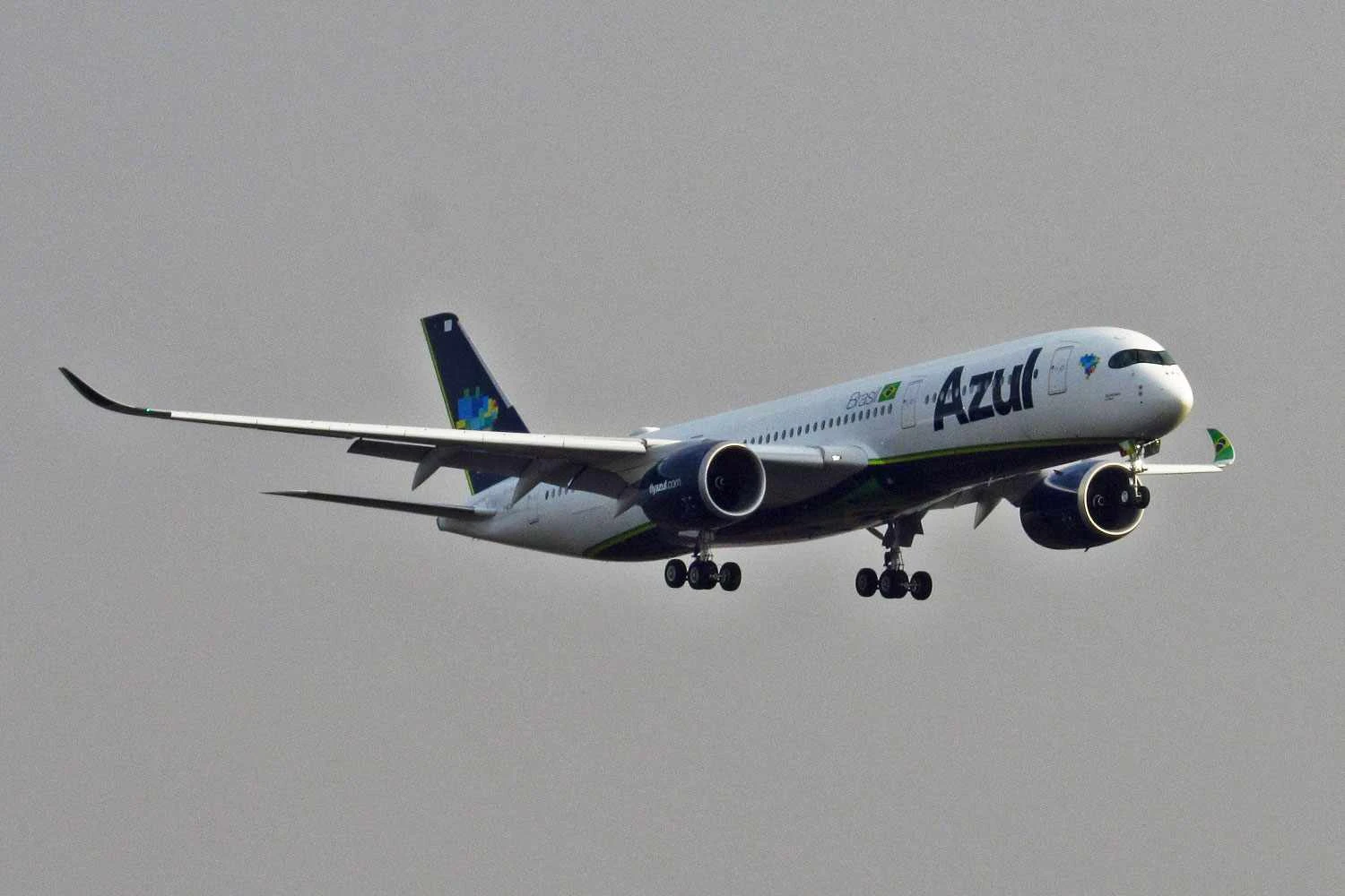 Primeiro Airbus A350 da Azul chegando em Confins (Azul)