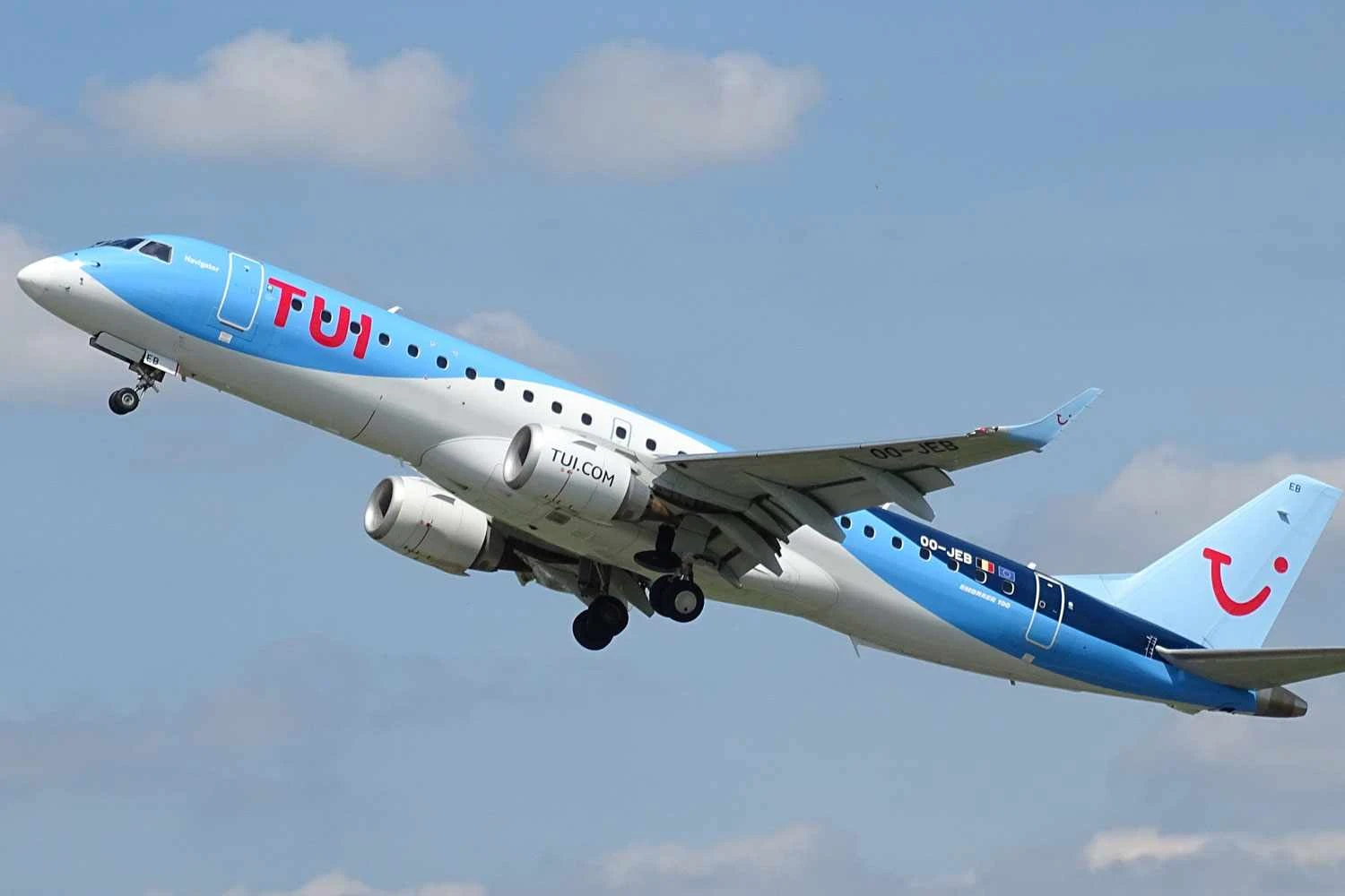 A TUI opera com quatro E190 (Ad Meskens)