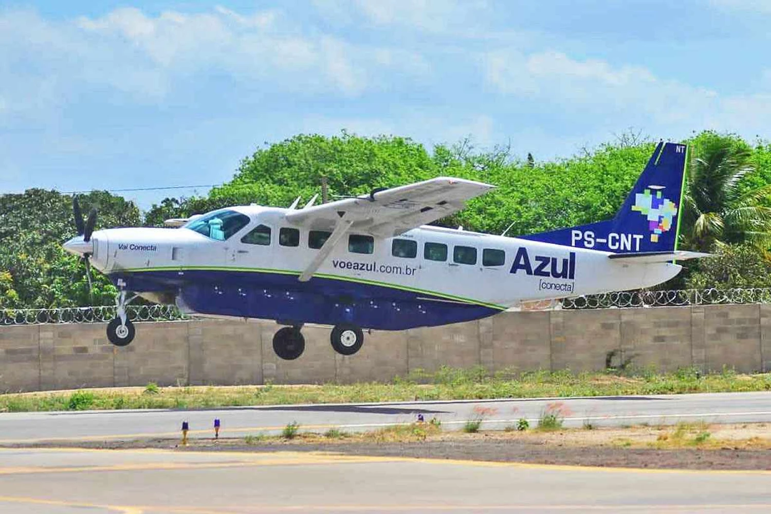 Voar de Congonhas para o Santos Dumont ou Jacarepaguá: que aeroporto vale mais a pena?
