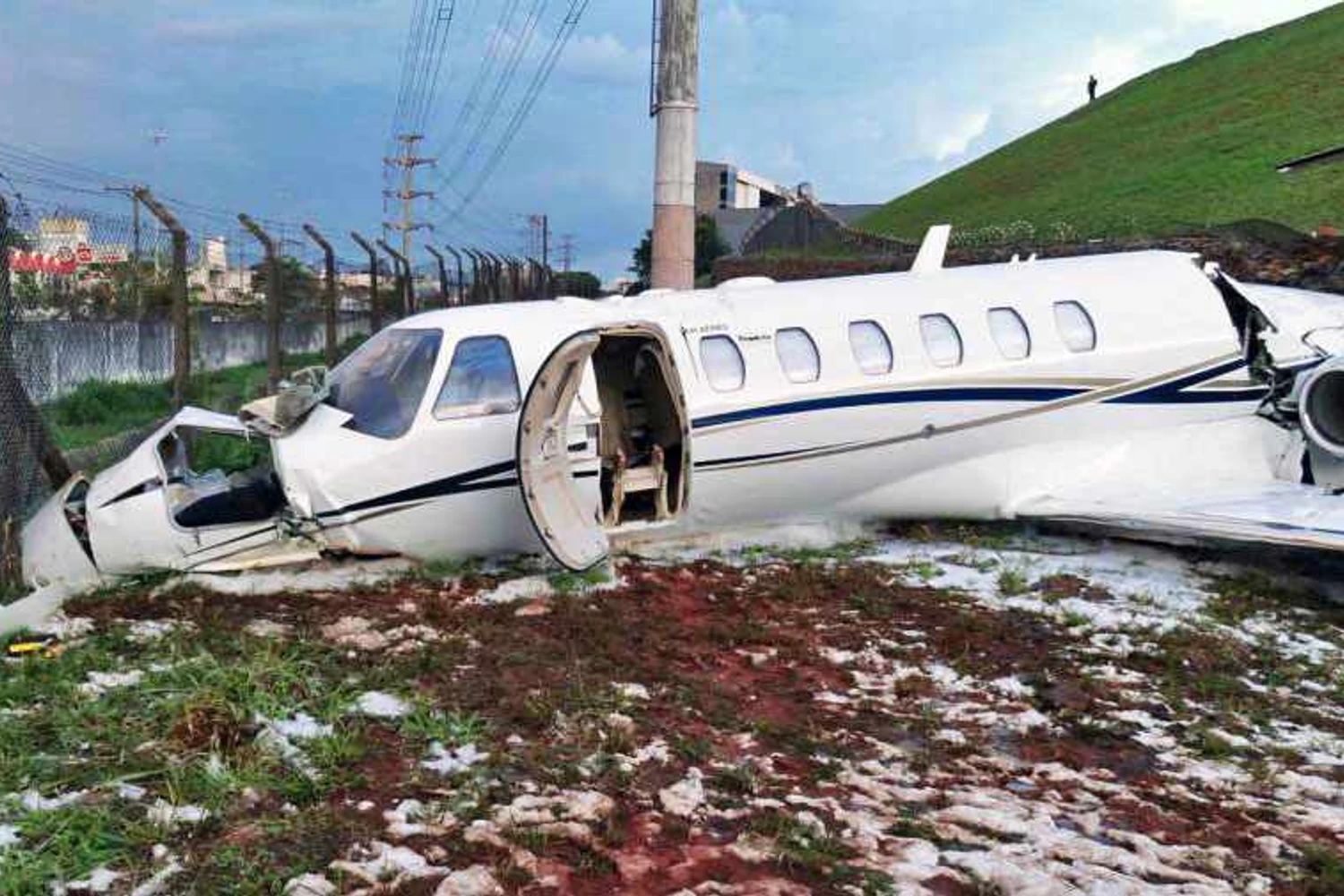 Jato executivo CJ3 caiu da pista em 2012 (Cenipa)