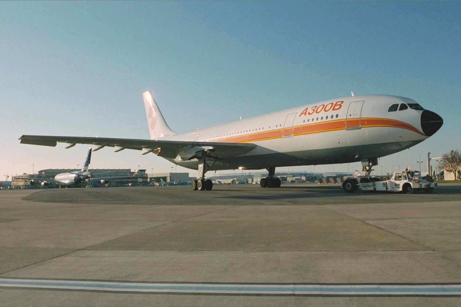 Um dos dois A300B1 em Toulouse (Airbus)