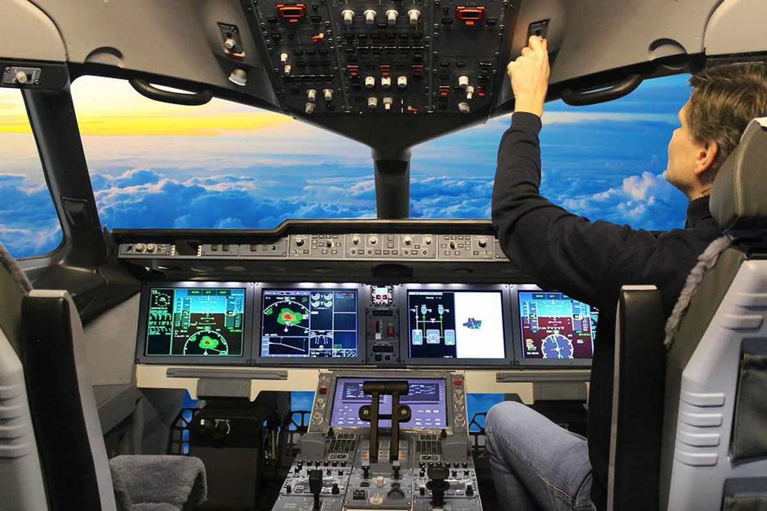 Cockpit do novo jato russo (Irkut)