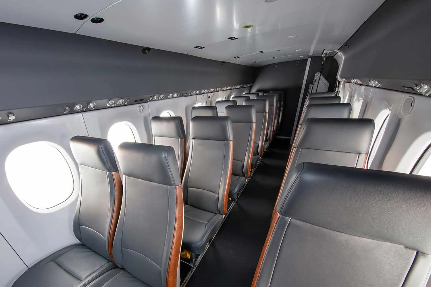 Interior do SkyCourier com 19 assentos (Cessna)