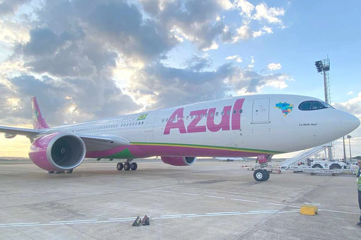 “La Belle Azul”: recentemente a Azul recebeu um A330neo com pintura cor-de-rosa (Azul)