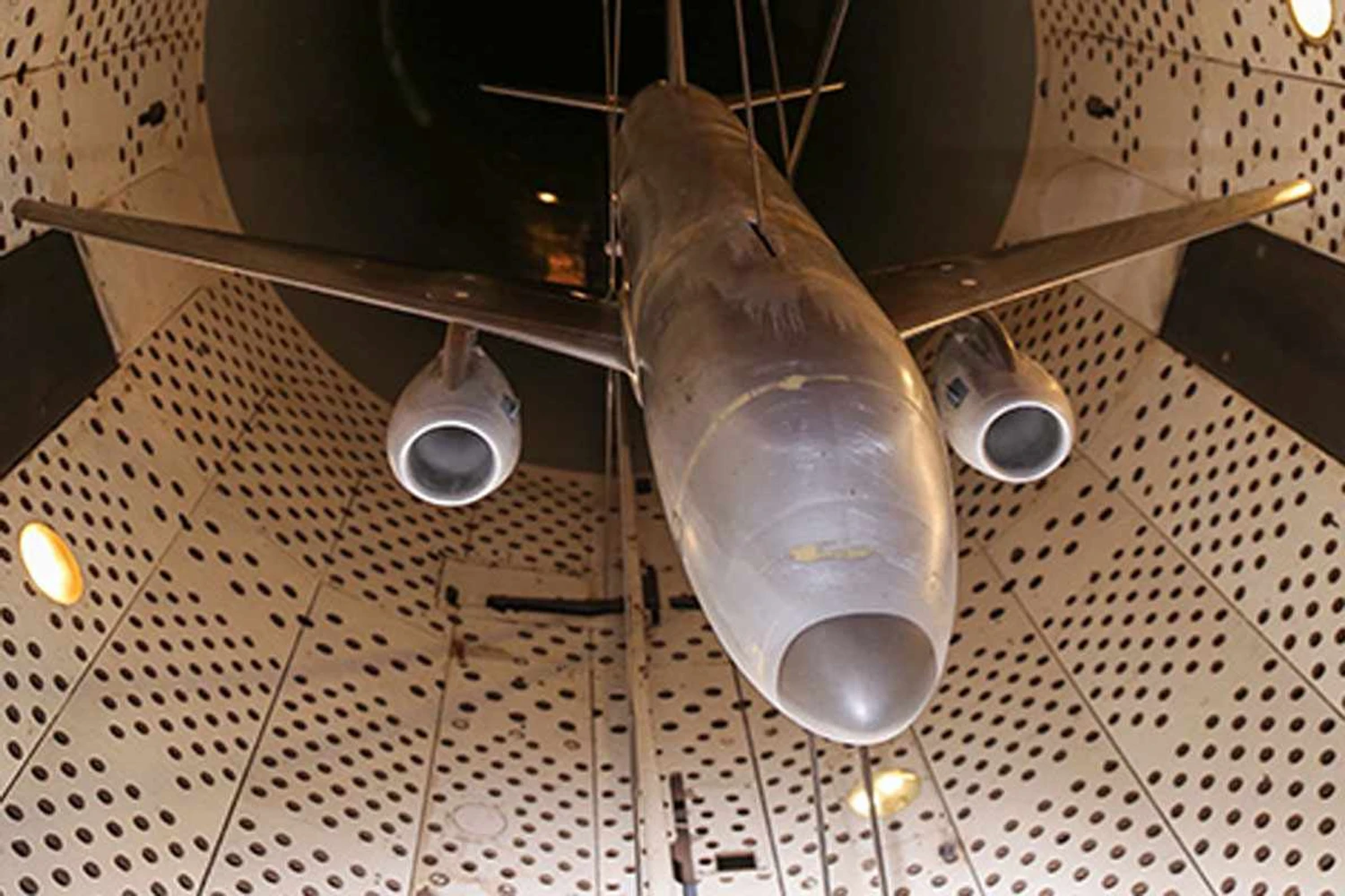 Rússia avança com desenvolvimento do jato SSJ-New, totalmente nacional