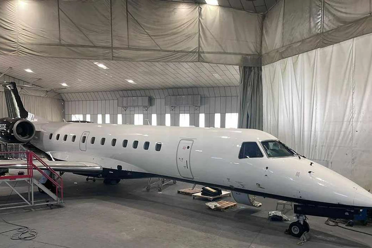 Nova companhia aérea francesa vai usar jatos ERJ 135 em voos semi-comerciais