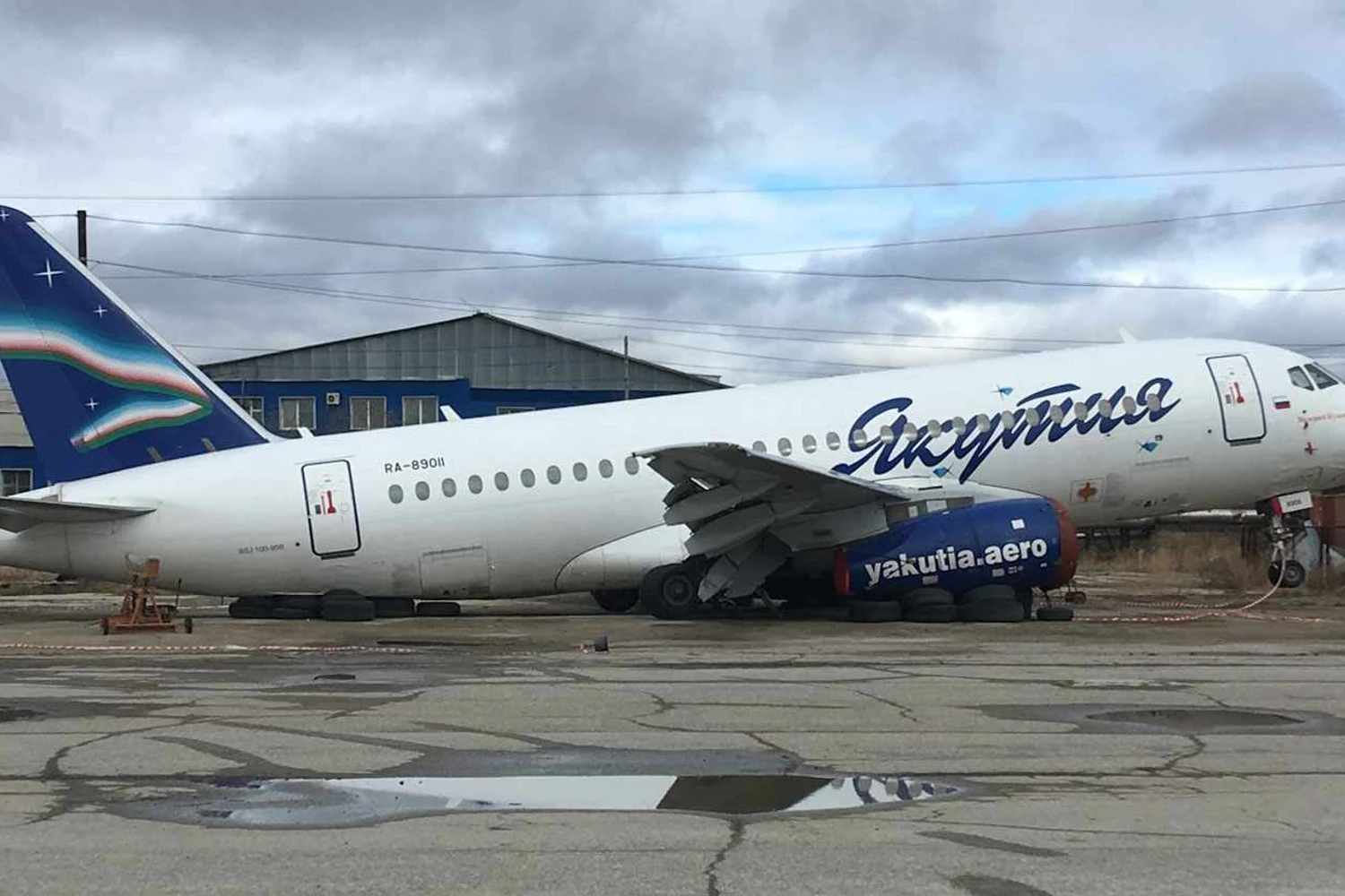 O Superjet de registro RA-89011 que está avariado desde 2018 (Terminator216)